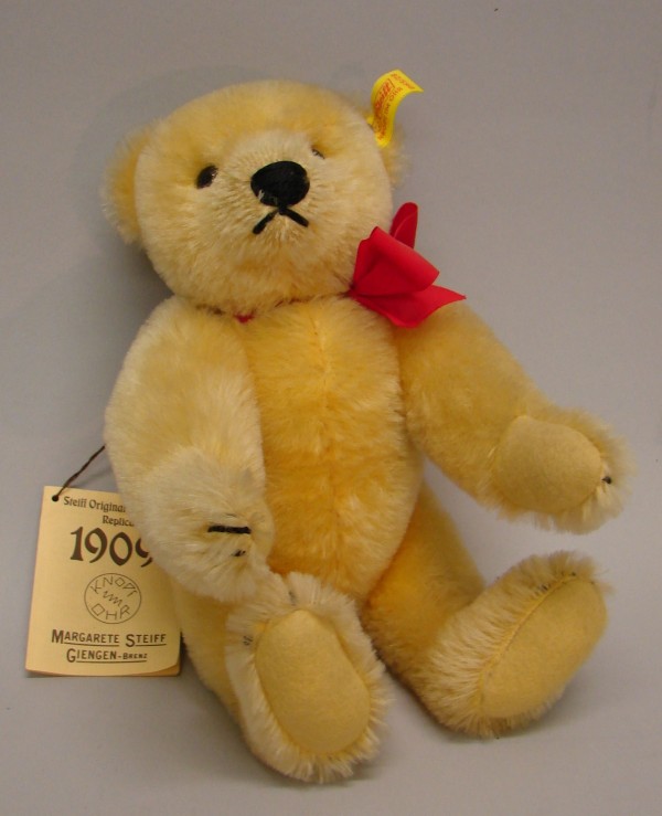 Appraisal: Gold mohair bear with matching felt pads Fully jointed Replica