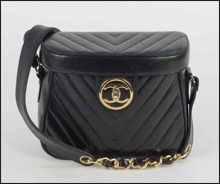 Appraisal: CHANEL BLACK LEATHER BOX SHOULDER BAG Extrerior of bag is