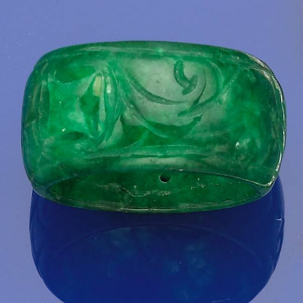 Appraisal: A carved jade ring size