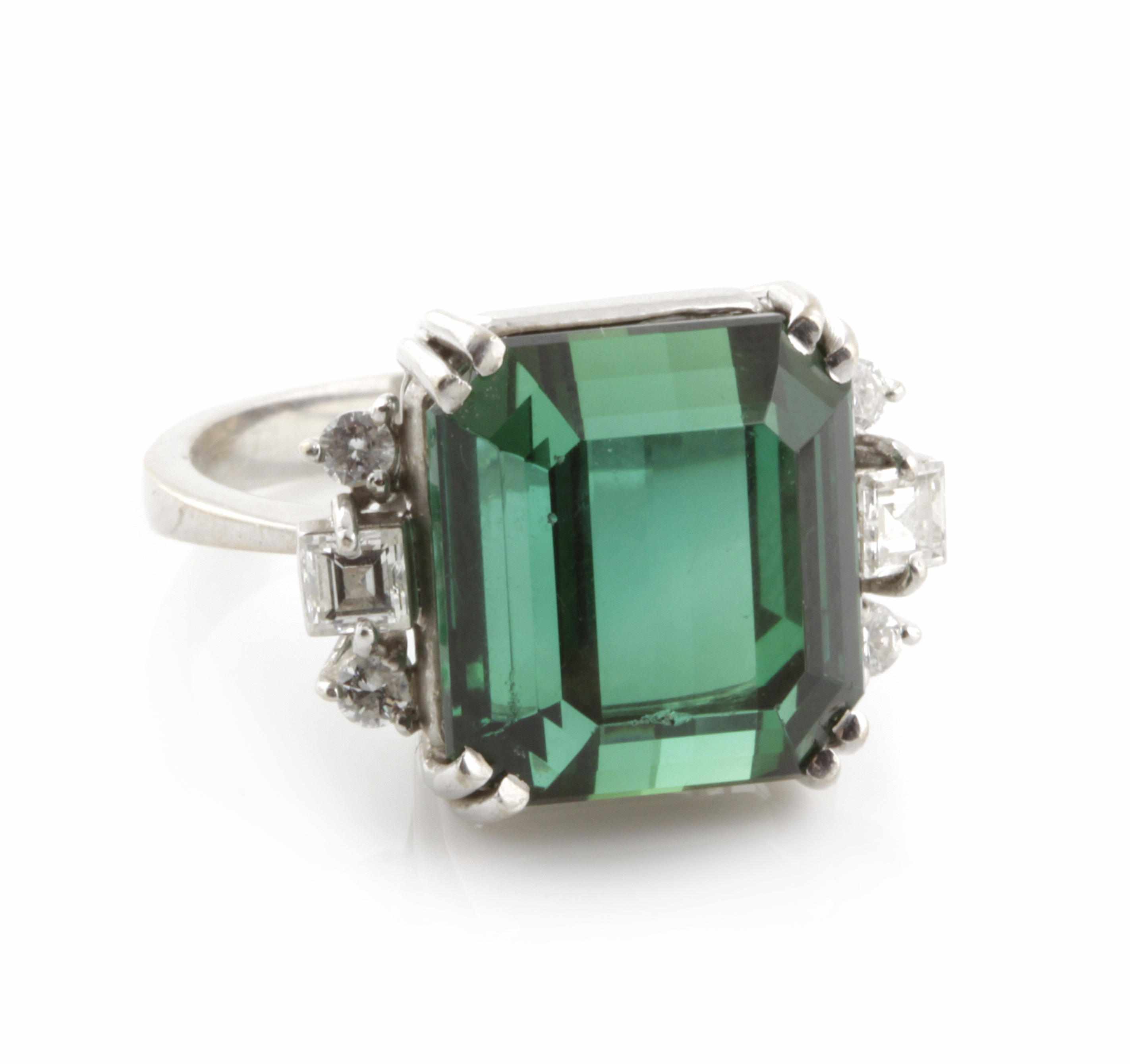 Appraisal: A green tourmaline and diamond ring mounted in k white