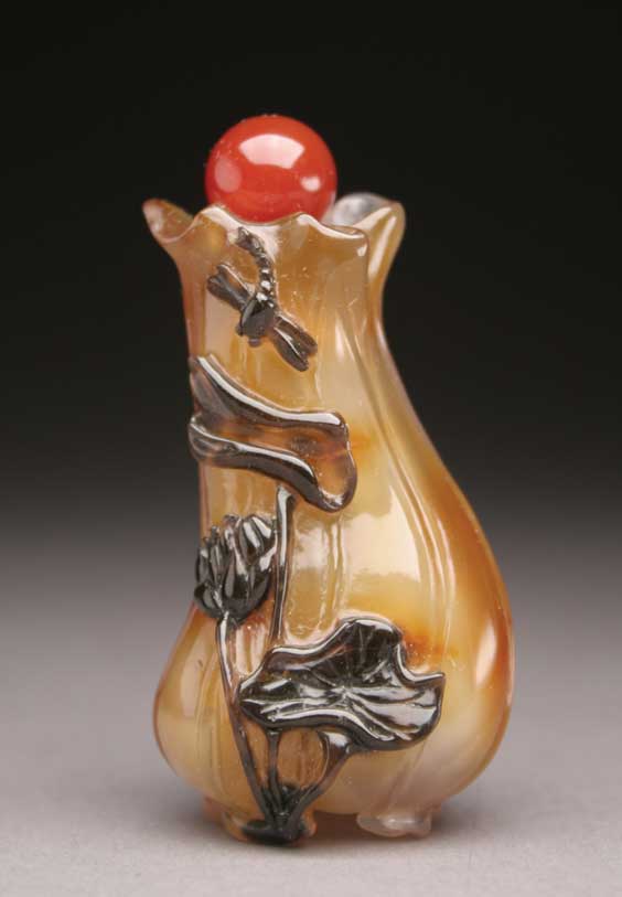 Appraisal: CAMEO AGATE SNUFF BOTTLE Well carved cameo agate snuff bottle