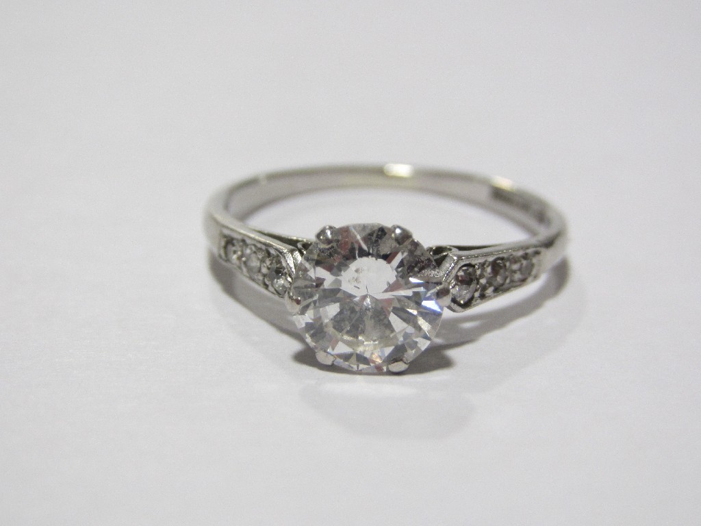 Appraisal: An early th century platinum diamond solitaire ring with brilliant