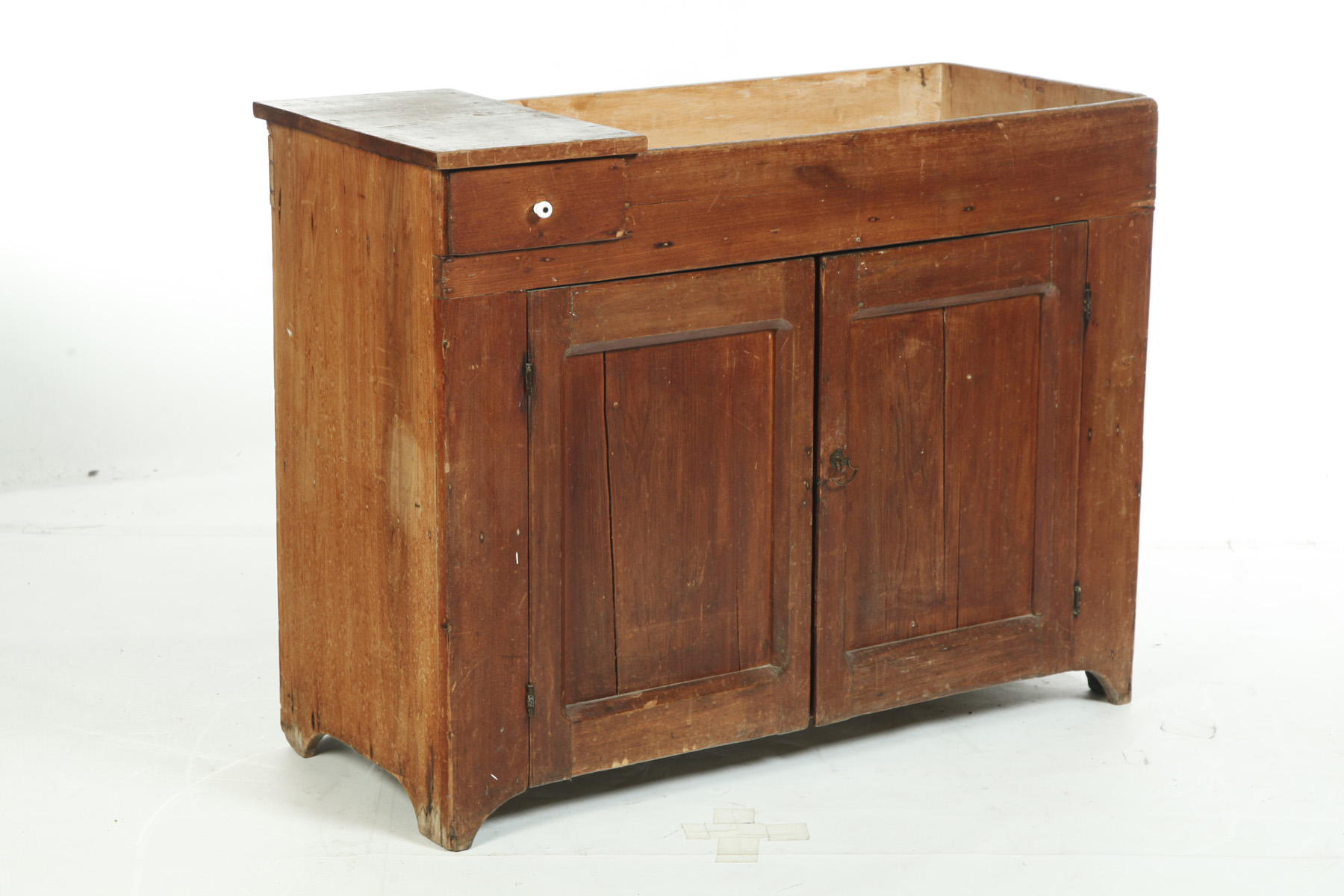 Appraisal: COUNTRY DRY SINK American th quarter- th century pine Scrubbed