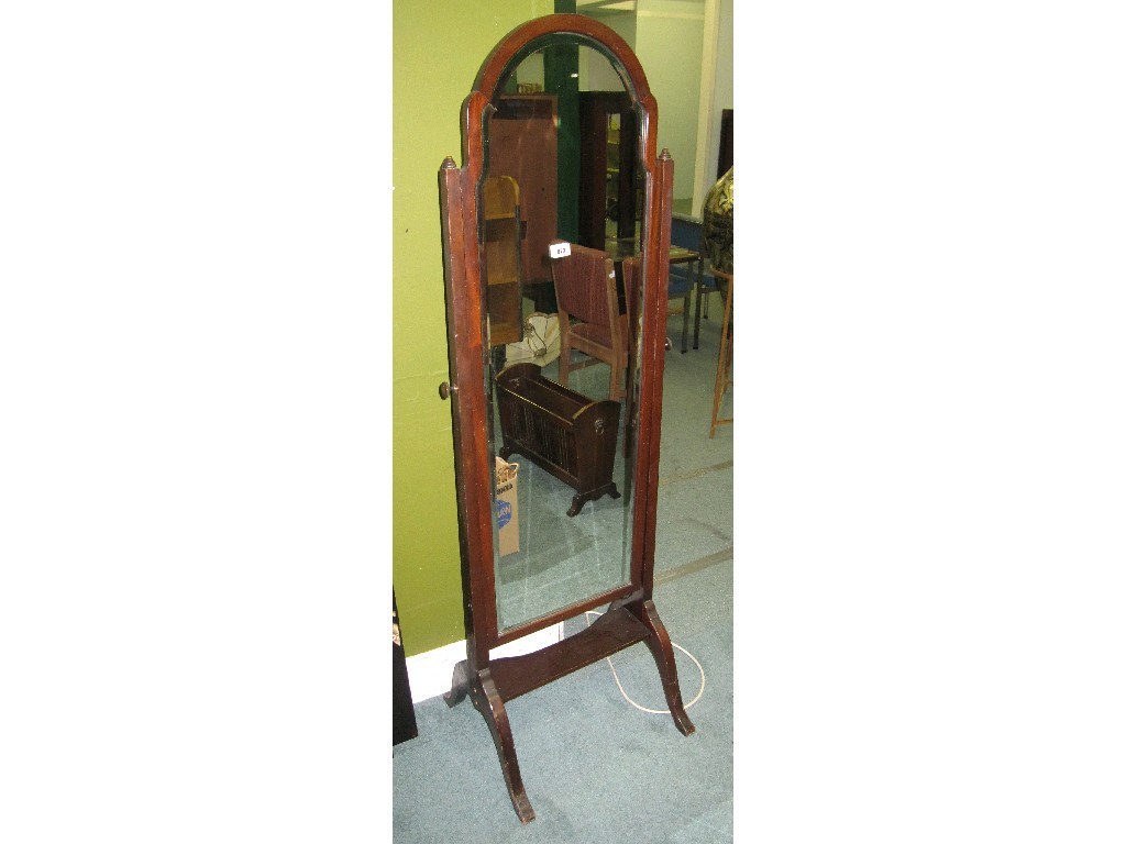 Appraisal: Cheval mirror