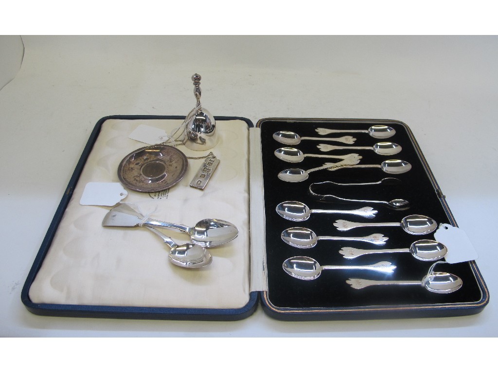 Appraisal: A lot comprising a cased set of twelve silver spoons