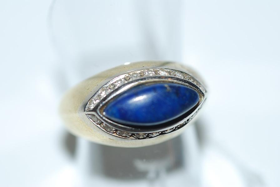 Appraisal: A LAPIS LAZULI AND DIAMOND DRESS RING IN CT GOLD