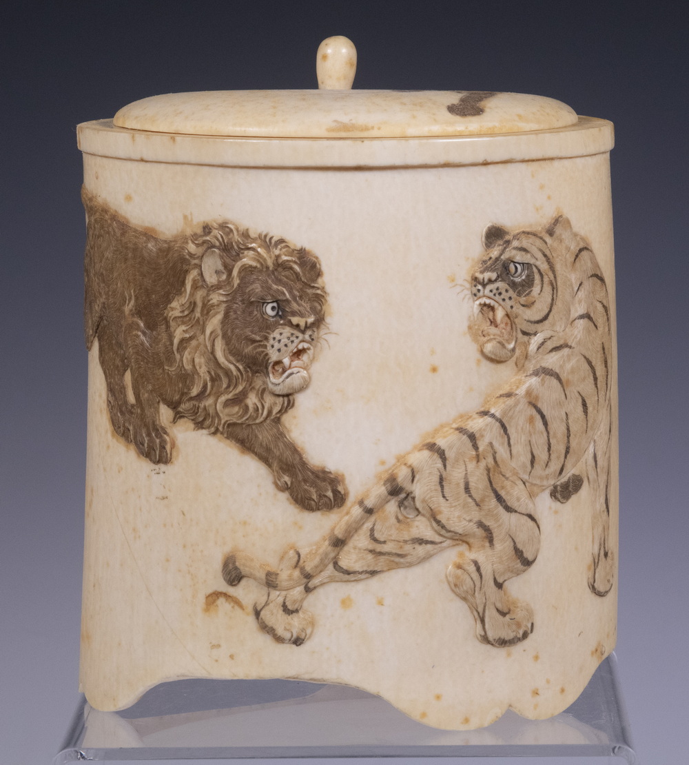 Appraisal: TH C JAPANESE BOX WITH TIGERS LIONS Covered Box from