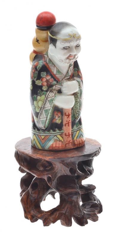 Appraisal: A FAMILLE NOIR PORCELAIN FIGURATIVE SNUFF BOTTLE WITH CORAL STOPPER