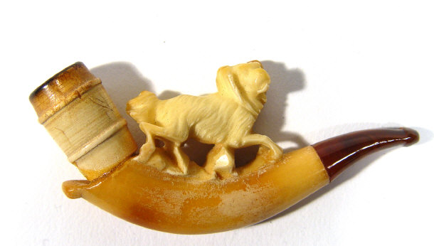 Appraisal: Small meerschaum pipe carved with a dog in a velvet