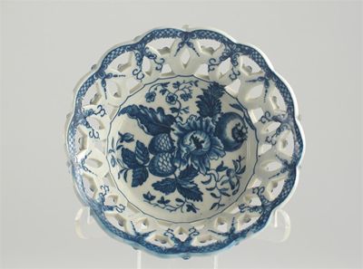 Appraisal: A small Worcester basket with reticulated sides printed in blue