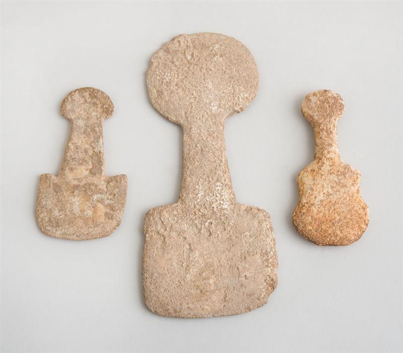 Appraisal: THREE ANATOLIAN LIMESTONE IDOLS Largest x in to x in