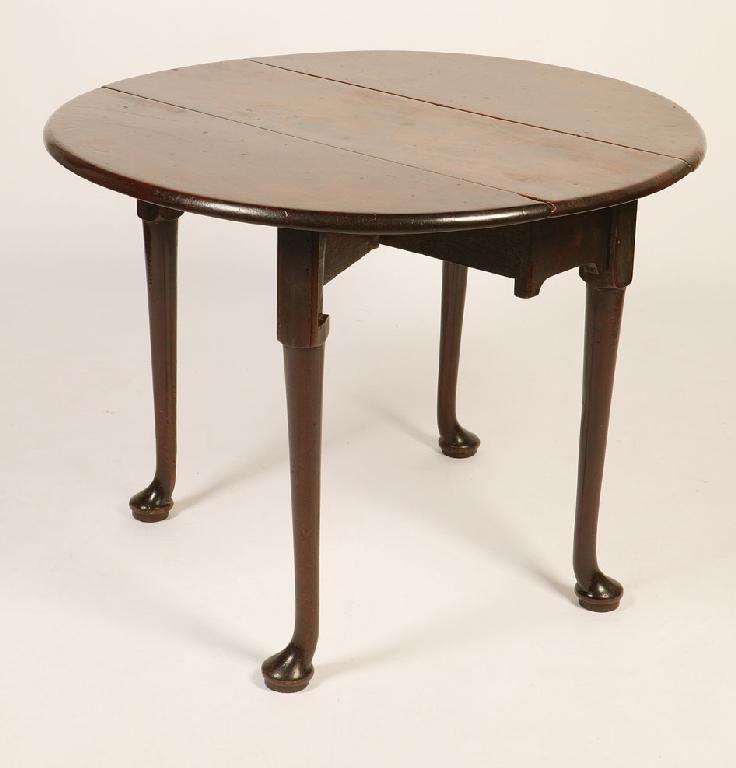 Appraisal: A GEORGE II MAHOGANY DROP FLAP GATELEG DINING TABLE the