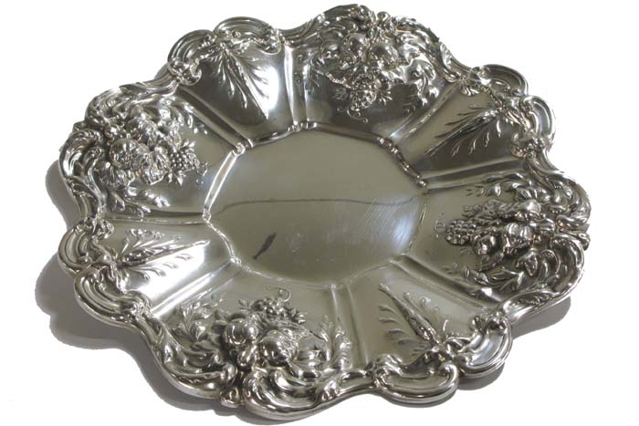 Appraisal: REED BARTON STERLING SILVER SHALLOW BOWL in the Francis I