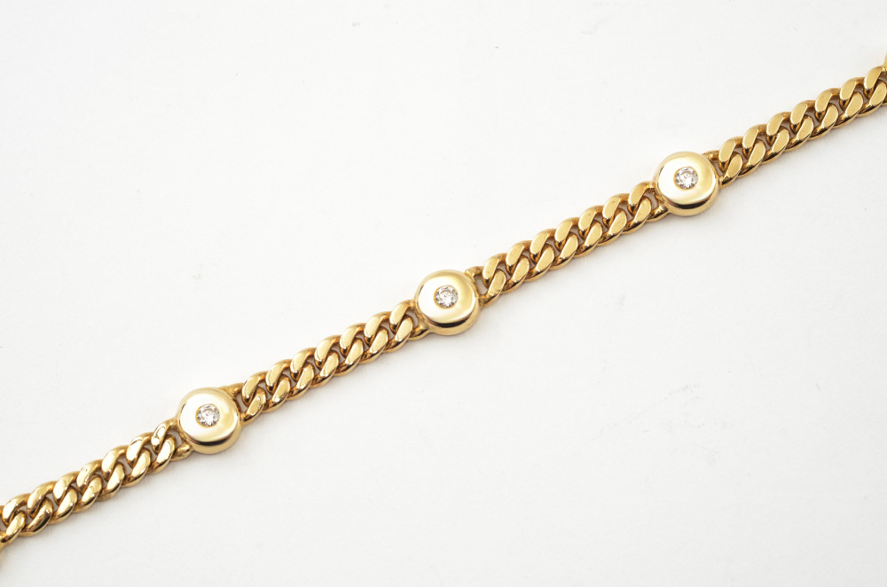 Appraisal: K GOLD LINK BRACELET WITH DIAMONDS Solid yellow gold flat