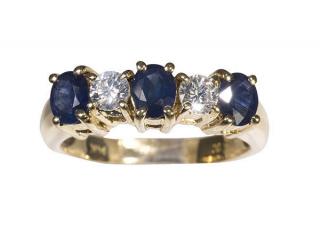 Appraisal: Sapphire diamond and k yellow gold ring Sapphire diamond and