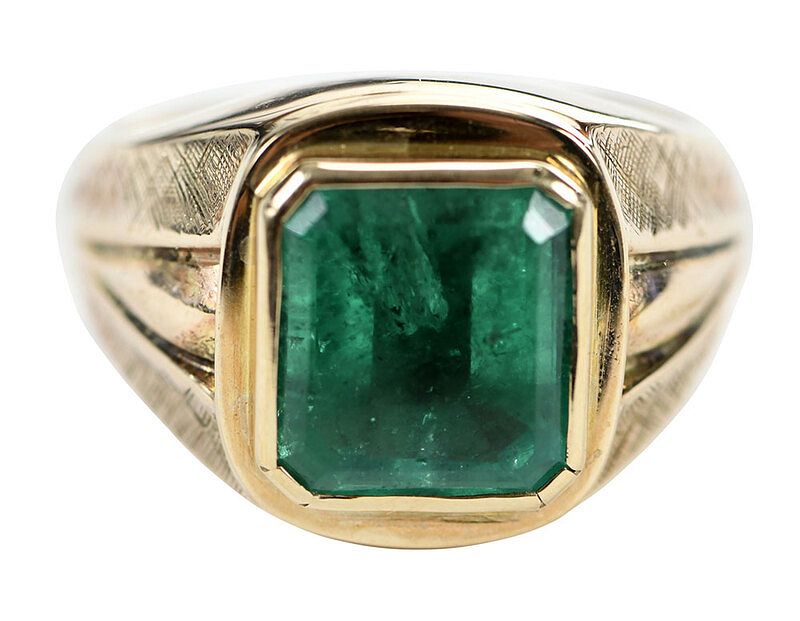 Appraisal: kt Emerald Ring center emerald cut emerald approx x mm