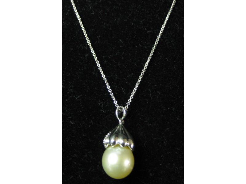 Appraisal: PEARL NECKLACE k white gold south sea pearl necklace set