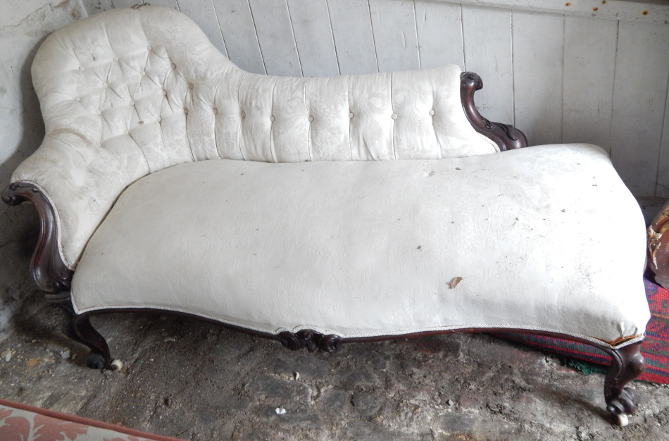 Appraisal: A Victorian mahogany chaise longue with button damask upholstery and