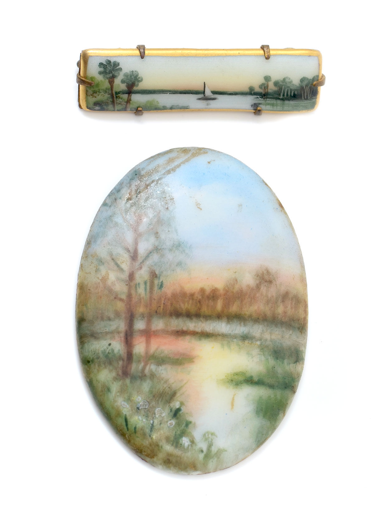 Appraisal: PIECE CAMEONAS Petite cameona brooch with detailed Florida scene OC