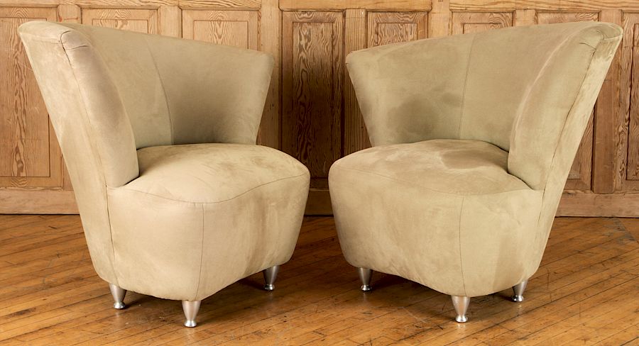 Appraisal: PAIR FAN FORM CLUB CHAIRS SIGNED CARTER A pair of