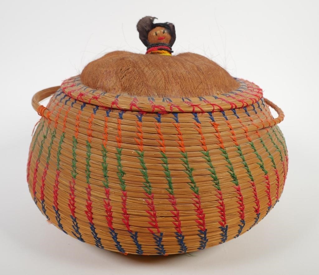 Appraisal: Large vintage Seminole Indian pine straw basket with palmetto fiber