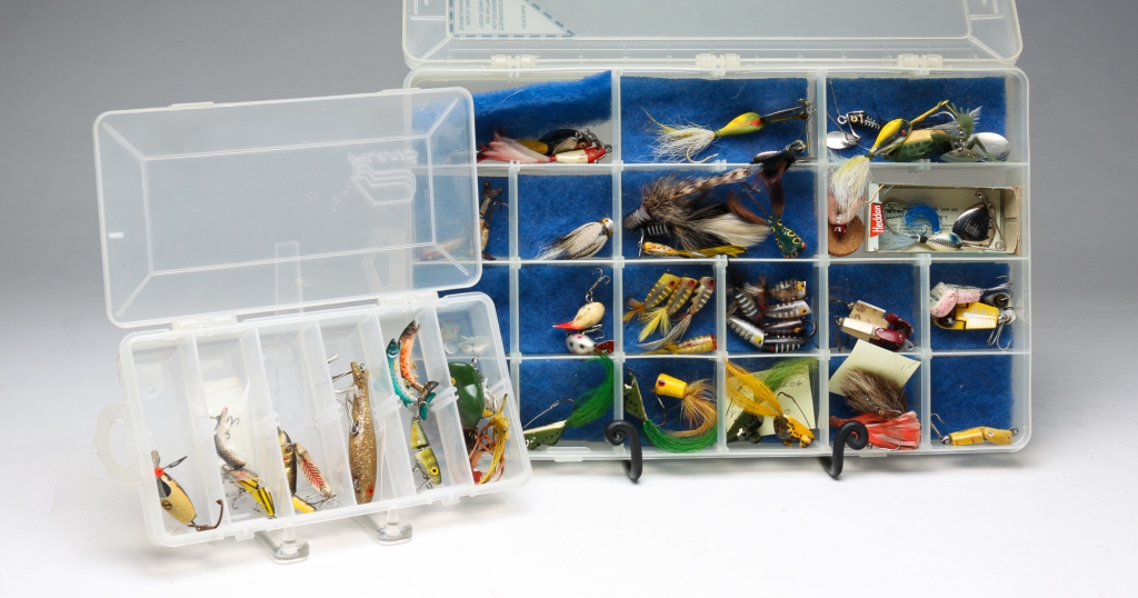 Appraisal: GROUPING OF SMALLER LURES INCLUDING HEDDON American second half- th