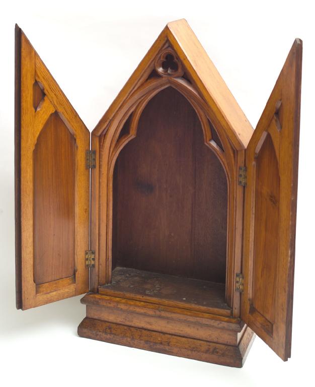 Appraisal: th CENTURY ECCLESIASTICAL OAK STATUE CABINET IN THE GOTHIC TASTE