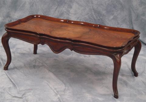 Appraisal: Baker walnut Queen Anne style coffee table with scalloped top