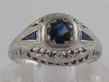 Appraisal: A white metal tests platinum three stone sapphire ring