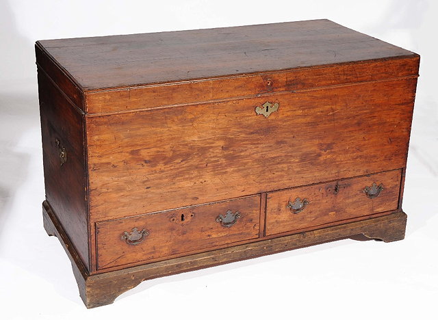 Appraisal: A GEORGE III STAINED PINE MULE CHEST with hinged lid