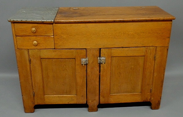 Appraisal: Pennsylvania pine dry sink c with a lead lined well