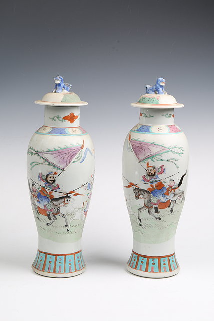 Appraisal: A PAIR OF TH CENTURY CHINESE CANTON ROULEAU VASES AND