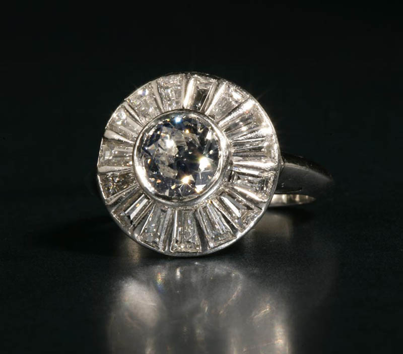 Appraisal: A platinum and diamond ring A platinum and diamond ringPlatinum