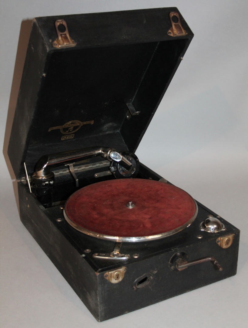 Appraisal: A mid- thC Columbia table top gramophone no in a