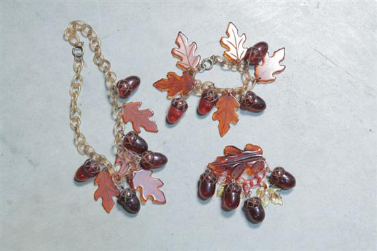 Appraisal: THREE PIECES BAKELITE JEWELRY Acorn and oak leaf necklace bracelet