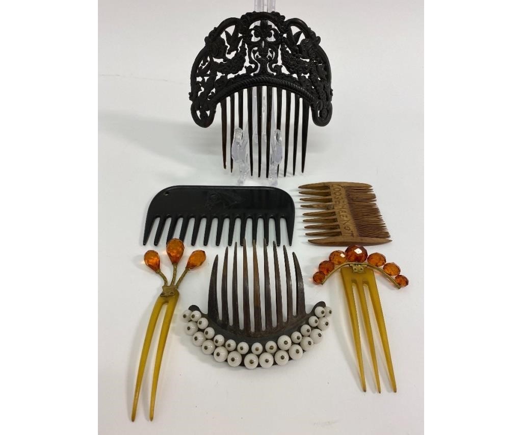 Appraisal: A selection of late th early th c hair combs