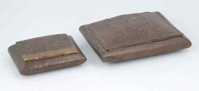 Appraisal: A Turkish prisoner-of-war carved cigarette box the hinged cover with