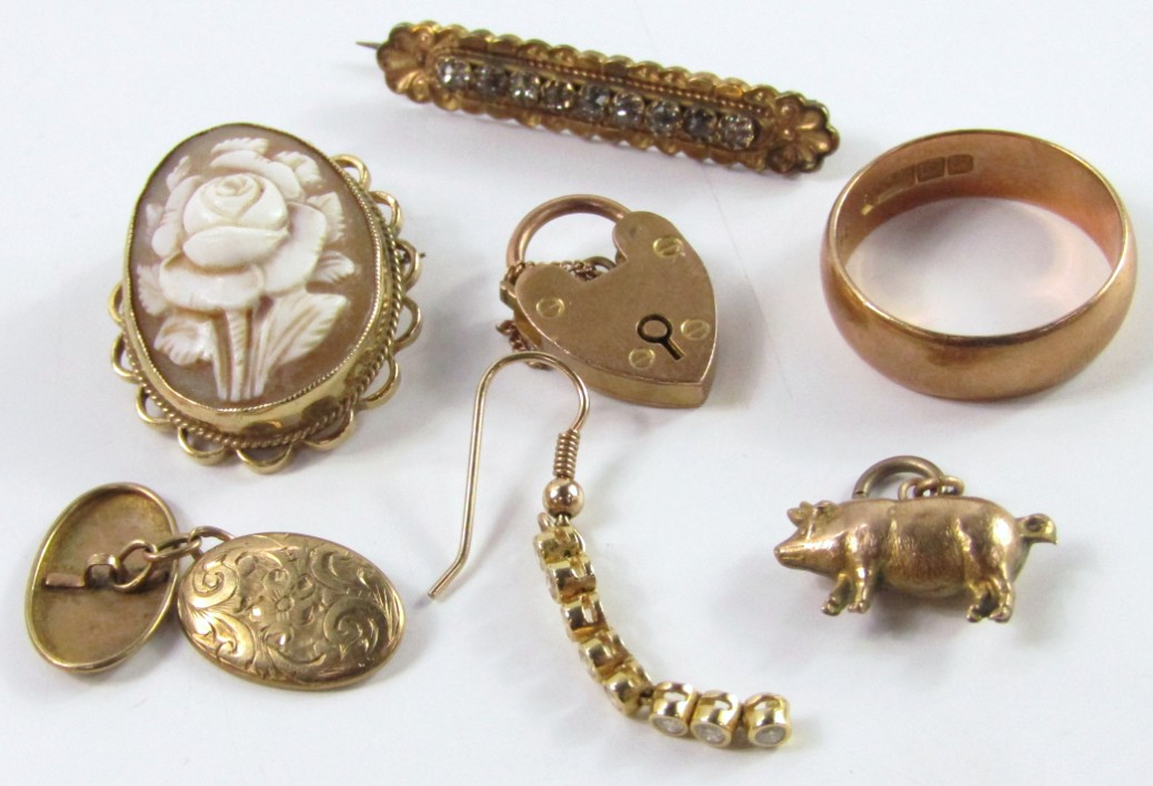 Appraisal: ct gold set cameo brooch ct gold pig charm ct