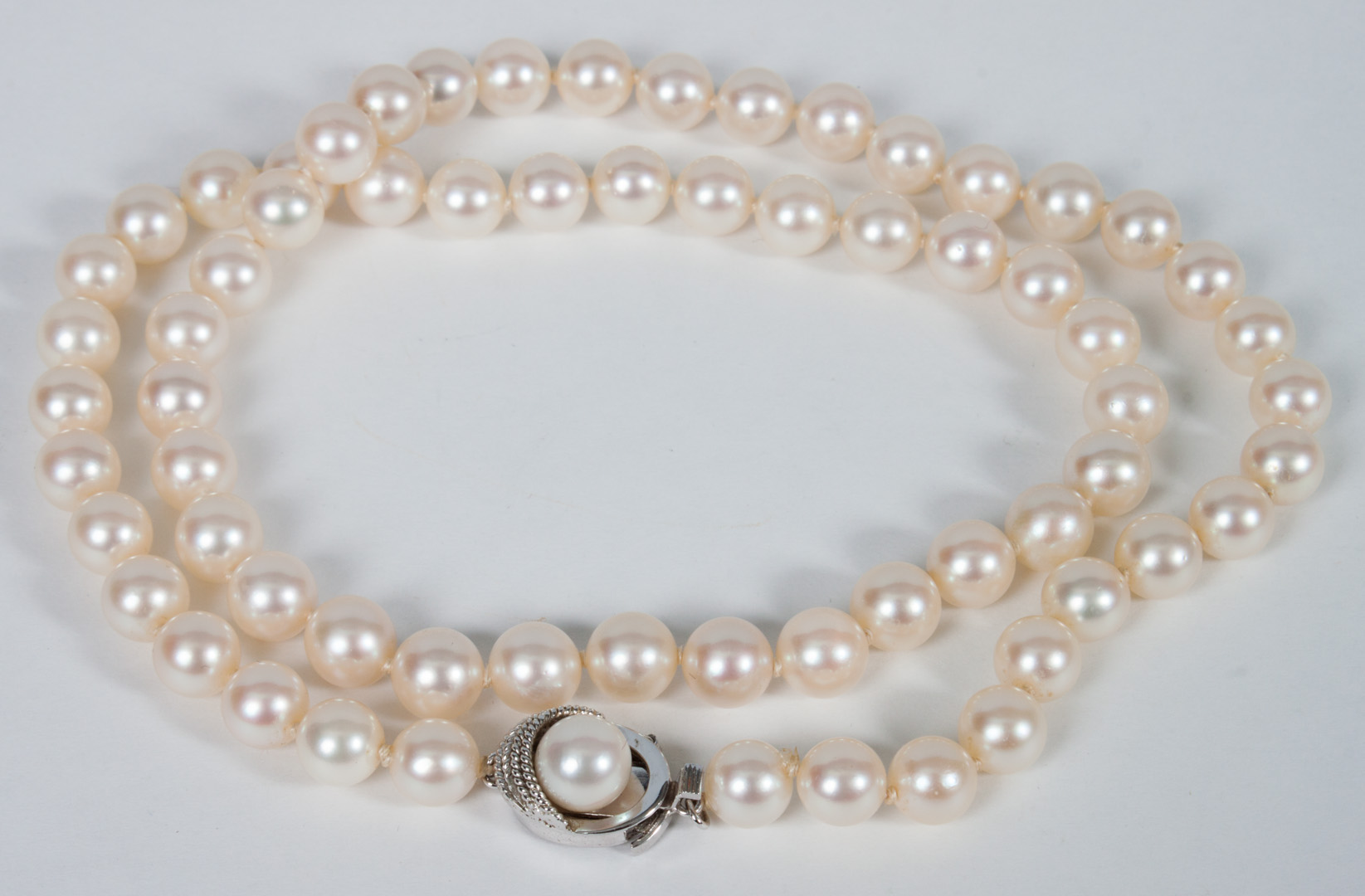 Appraisal: Lady's pearl necklace cultured pearl necklace with silver-plated clasp in