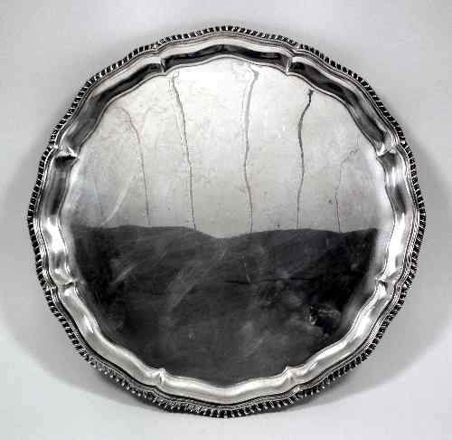 Appraisal: A George V silver circular salver the shaped piecrust rim