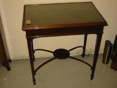 Appraisal: AN EDWARDIAN MAHOGANY OCCASIONAL TABLE of oblong form with satinwood