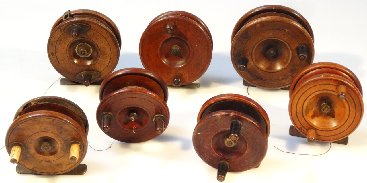 Appraisal: Various wooden fishing reels to include an early thC example