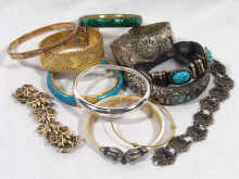 Appraisal: Costume jewellery A quantity of costume jewellery comprising bracelets and