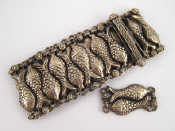 Appraisal: A white metal tests silver bracelet designed as fish approx