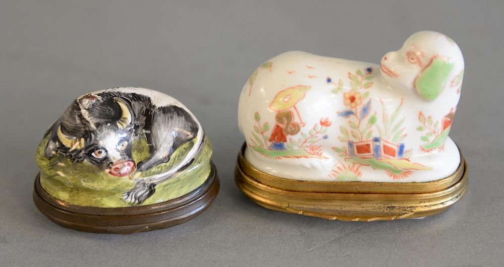 Appraisal: Two Bonbonniere boxes including porcelain chantilly style chinoiserie snuff box