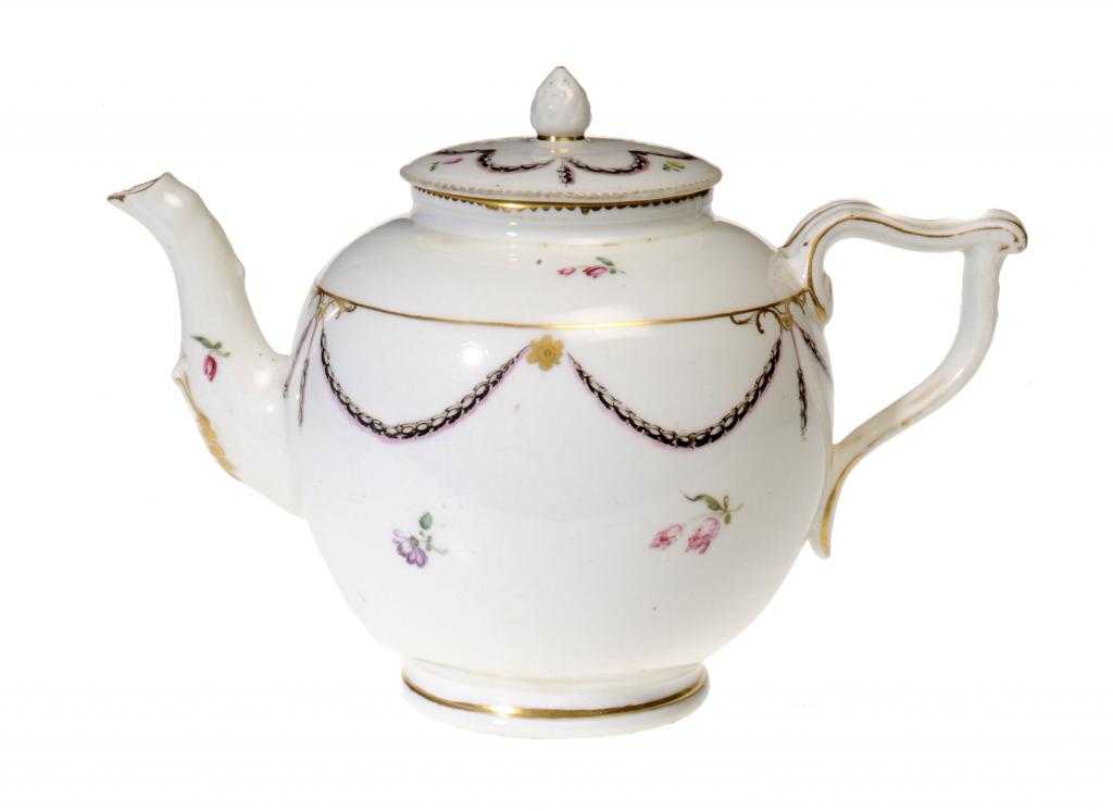 Appraisal: A DERBY TEAPOT AND COVER of slightly compressed globular form