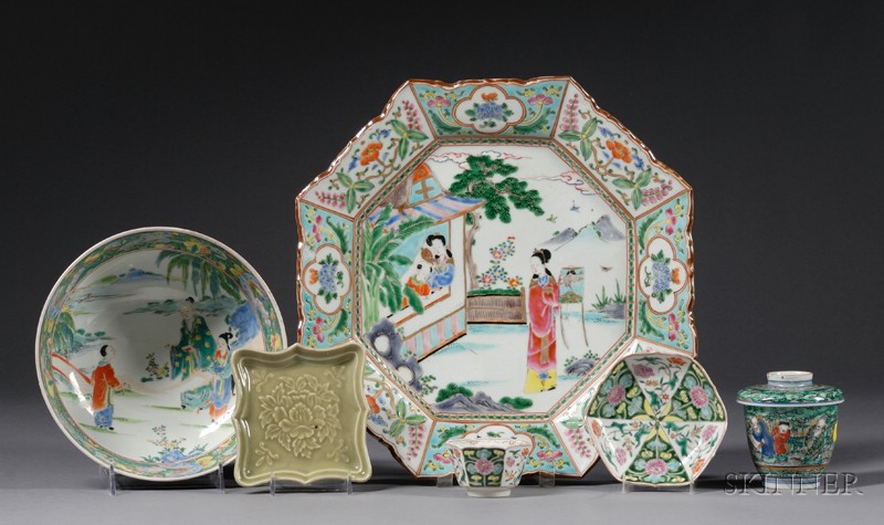 Appraisal: Five Japanese Porcelain Items early th century including a hexagonal