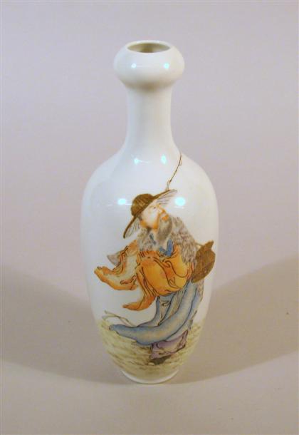 Appraisal: Chinese famille rose porcelain vase th century Near garlic head