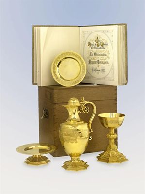 Appraisal: A fine presentation four piece carat gold communion set comprising