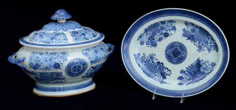 Appraisal: CHINESE EXPORT PORCELAIN TWO-HANDLED TUREEN COVER AND STAND IN BLUE